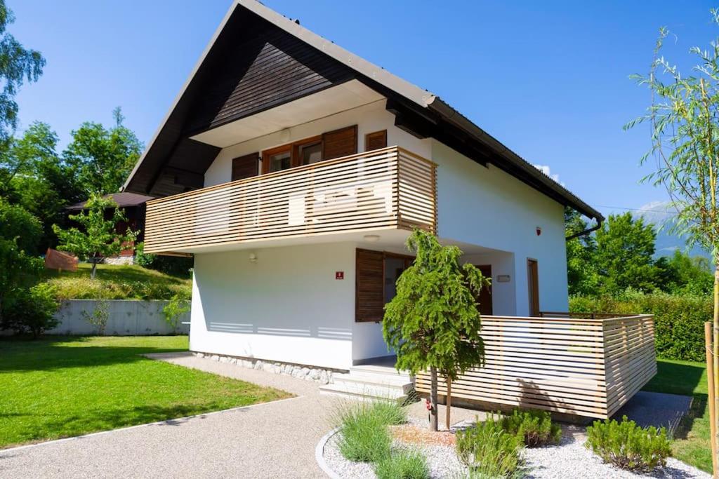 Private Green Getaway Bled Exterior photo